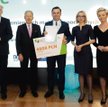 Dr Hubert Wiśniewski odebrał nagrodę i gratulacje m.in. od wicepremiera i ministra nauki Jarosława G