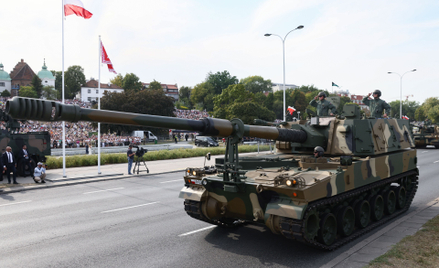Armatohaubica Krab w czasie defilady wojskowej w Warszawie
