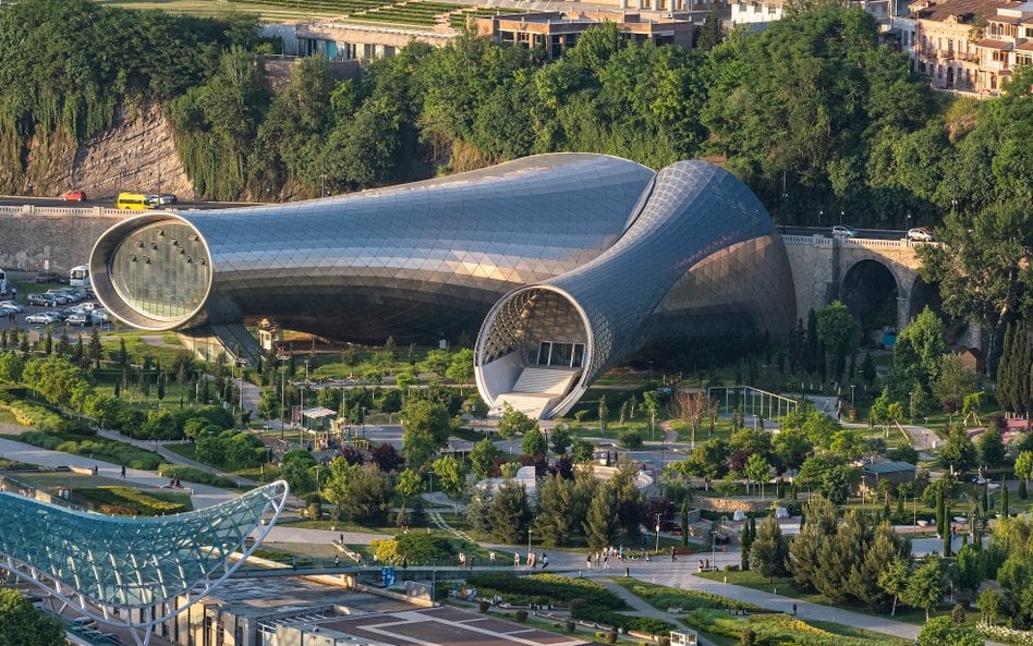 Autorami projektu Hali Koncertowej Rike są architekci ze Studia Fuksas, jednej z czołowych włoskich 
