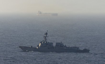 Jeden z niszczycieli rakietowych USA w rejonie cieśniny Ormuz