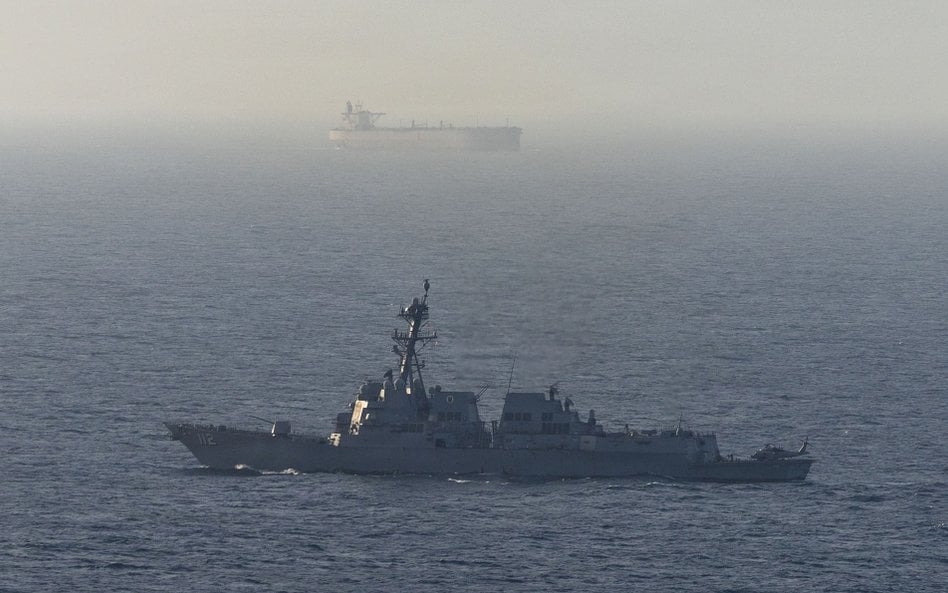 Jeden z niszczycieli rakietowych USA w rejonie cieśniny Ormuz