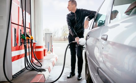 W ubiegłym roku kierowcy zużyli w Polsce 23,1 mln m sześc. oleju napędowego, 8,2 mln m sześc. benzyn