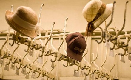 Przedsiębiorca odpowiada za kurtki i płaszcze przyjęte na przechowanie, nawet gdy nie pobiera za to 