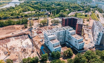 Deweloperzy starają się zwiększyć podaż, ale brakuje gruntów, procedury się ciągną, a koszty wykonaw