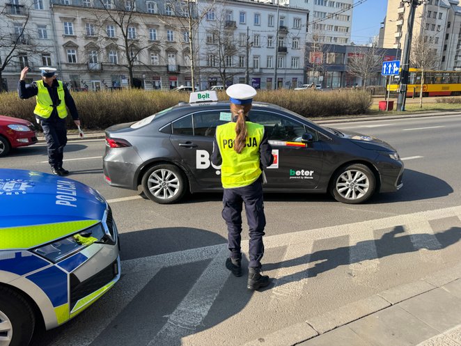 Na drodze skontrolowano 52 osoby, w tym świadczące usługi przewozu pasażerów.