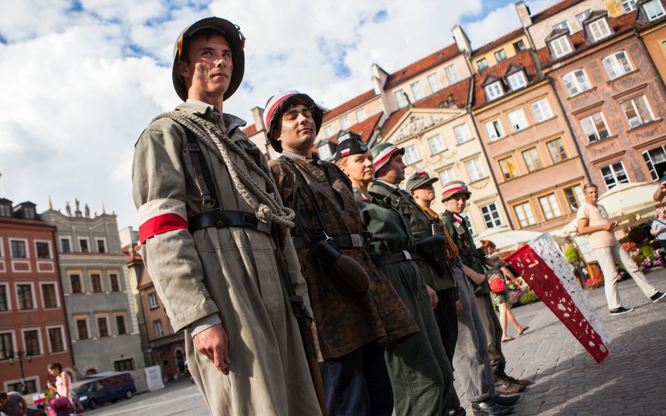 Historyczna grupa rekonstrukcyjna podczas Godziny „W”