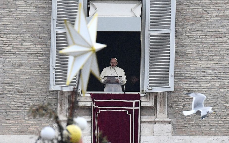 Franciszek: Nie gaśmy nadziei w sercach uchodźców