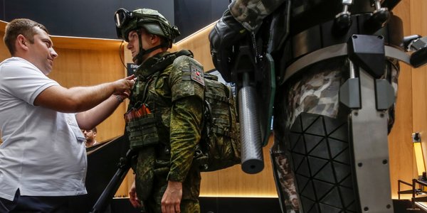 Żołnierze jak z filmów sci-fi. Egzoszkielety trafiają na front w Ukrainie