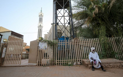 Zamknięty, z powodu epidemii koronawirusa, meczet w Chartumie