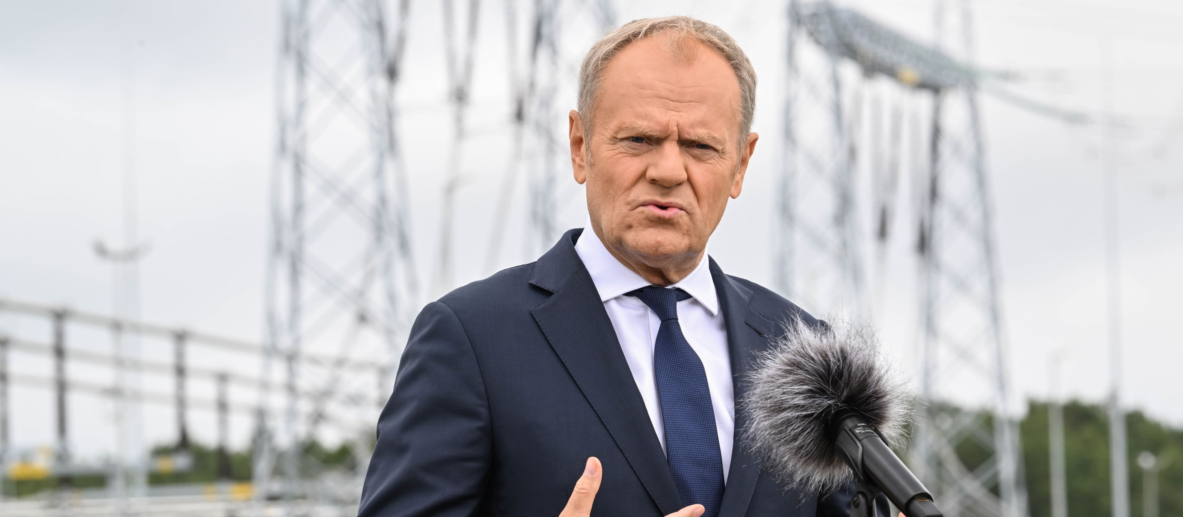 Donald Tusk o sporze z Pfizerem: Krew się we mnie gotuje, koszmarna niefrasobliwość