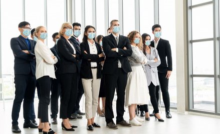 Koronawirus: zakażenia COVID-19 między pracownikami - co grozi pracodawcy