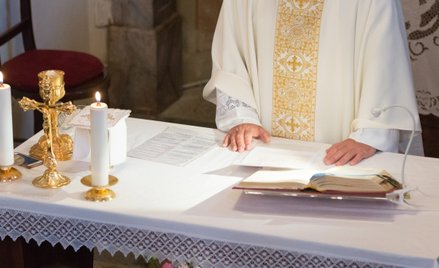 Większość niemieckich katolików chce zniesienia celibatu, na co nie zgadza się Watykan
