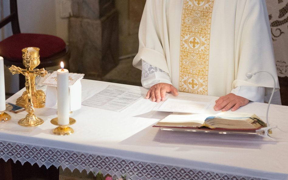 Większość niemieckich katolików chce zniesienia celibatu, na co nie zgadza się Watykan