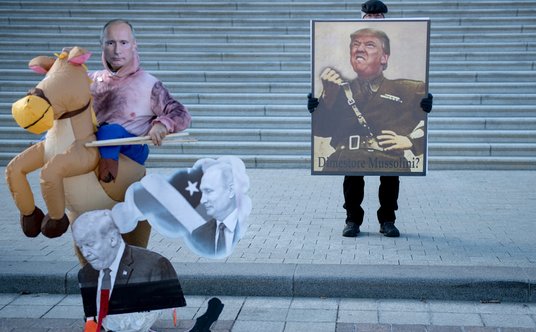 Protestujący podczas procesu impeachmentu prezydenta USA Donalda Trumpa na Kapitolu, Waszyngton, 29 