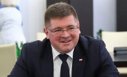 Wiceminister edukacji: Komentarze w podręczniku do HiT? Naturalna rzecz. Niech pierwszy nauczyciel r