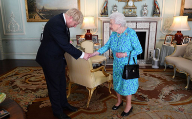 Królowa Elżbieta rozczarowana brytyjskimi politykami