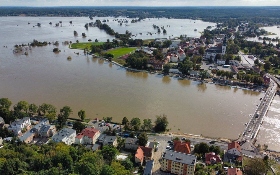 Wysoki stan Odry w miejscowości Krosno Odrzańskie (woj. lubuskie)