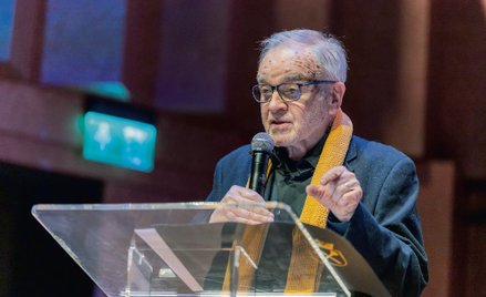 Nie groziła mu nuda uniwersalności