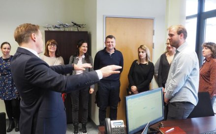 Maciej Nykiel zaprosił w marcu tego roku na dzień otwarty agentów do siedziby Neckermanna. Z zaprosz