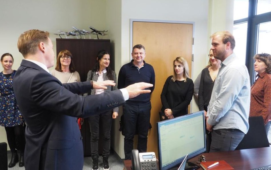 Maciej Nykiel zaprosił w marcu tego roku na dzień otwarty agentów do siedziby Neckermanna. Z zaprosz