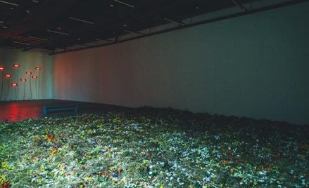 „W mgnieniu oka” Christiana Boltanskiego dedykowana polskiemu artyście to uniwersalna praca dotycząc