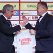 Fernando Santos (z lewej) ma 68 lat, prowadził już reprezentacje Grecji (2010–2014) i Portugalii (20
