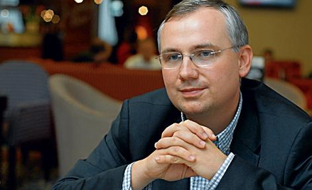 Adam Parfiniewicz w przeciwieństwie do większości menedżerów nie ciągnie za sobą własnej lojalnej ar