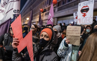 Warszawa: Protest przed siedzibą MEN. Zablokowano wjazd