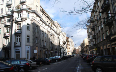 Ulica Mokotowska widziana od strony Pięknej. W ciągu roku przy ul. Mokotowskiej dokonano transakcji 