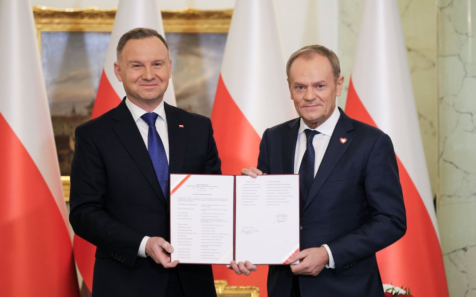 Prezydent Andrzej Duda oraz premier Donald Tusk podczas uroczystości zaprzysiężenia rządu