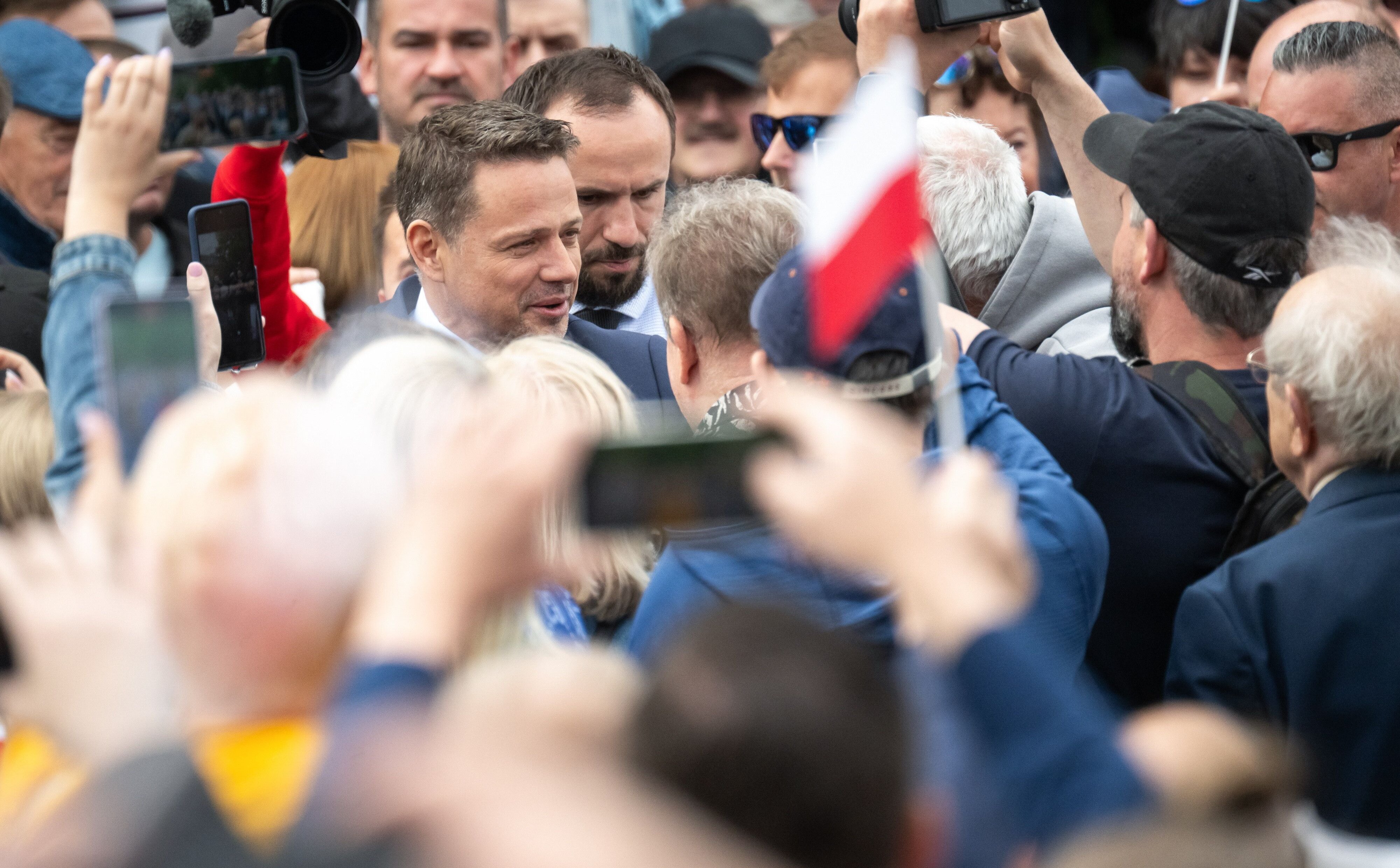 Rafał Trzaskowski na wiecu w Chojnicach spotkał swoją „ciocię”. „Kocham cię Rafałku”