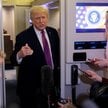 Donald Trump na pokładzie prezydenckiego samolotu Air Force One