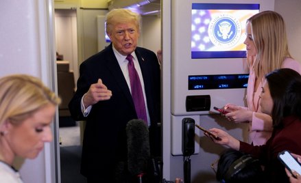 Donald Trump na pokładzie prezydenckiego samolotu Air Force One