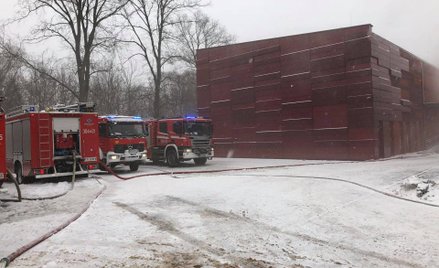 Trwa dogaszanie pożaru archiwum Urzędu Miasta w Krakowie. Już wiadomo, że część dokumentów spłonęła.