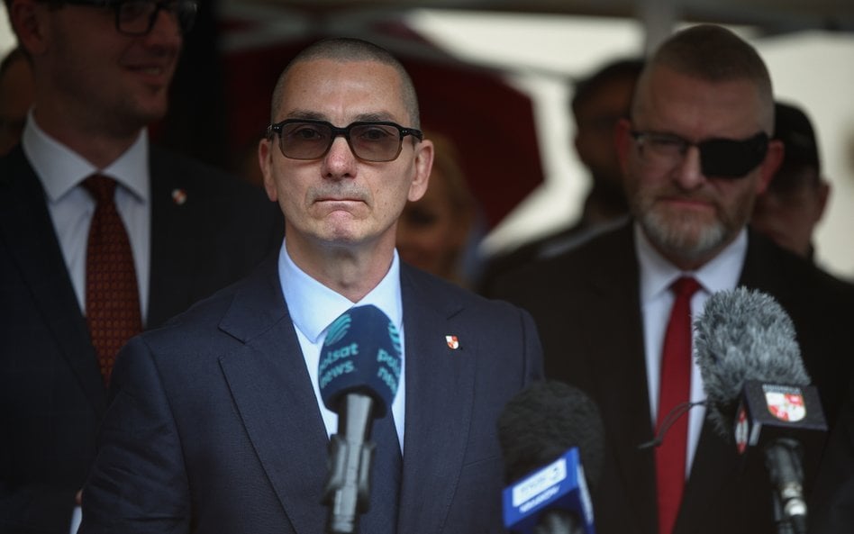 Prezes Konfederacji Korony Polskiej, europoseł Grzegorz Braun i kandytat na prezydenta Krakowa Micha