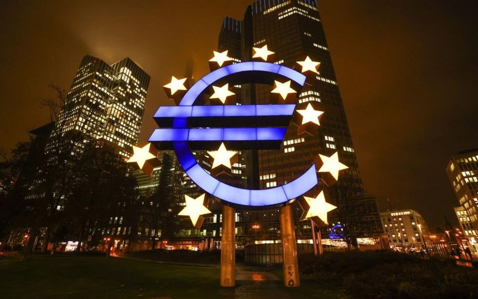 EBC: Dyskusja o ograniczeniu QE jest przedwczesna