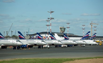 Samoloty Sukhoi Superjet 100 na lotniszku Szeremietiewo