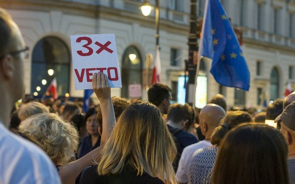 Protest przed Pałacem Prezydenckim w 2017 roku