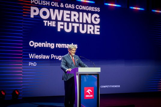 Wątek znaczenia ropy naftowej i gazu ziemnego dla rozwoju gospodarczego i przemysłu poruszył w swoim