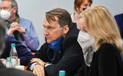 31 stycznia 2022, Radosław Sikorski w czasie wizyty europarlamentarzystów w Mariupolu