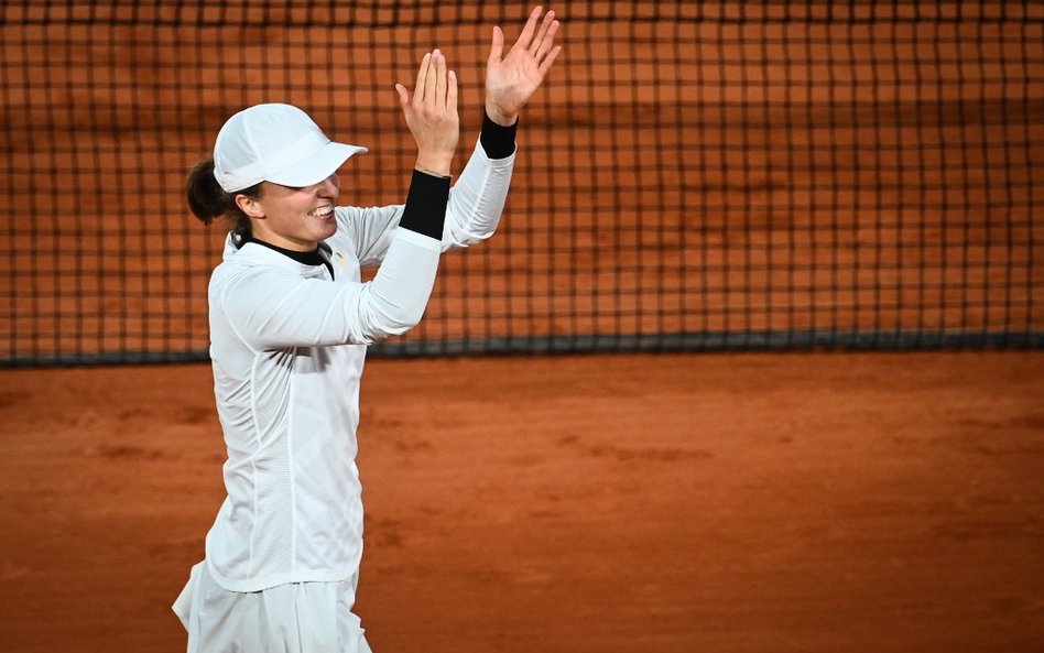 Jest półfinał! Iga Świątek nadal podbija Paryż