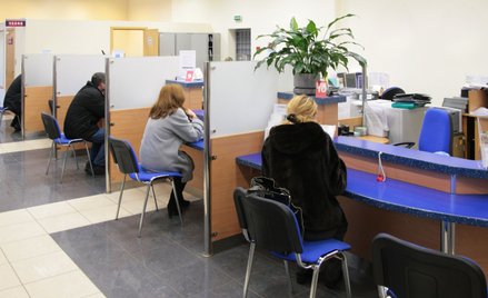 PESEL można zastrzec osobiście, choć o wiele częściej Polacy robią to przez aplikację mObywatel