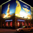 Nieudana próba szokowania naprzeciw kościoła św. Anny. Taką siermiężną płachtę z reklamą dezodorantu