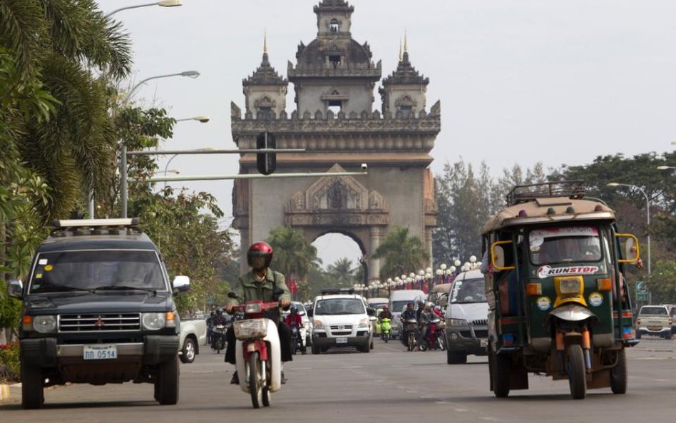 Laos: opadła bambusowa kurtyna