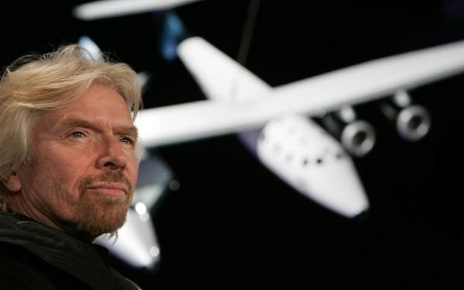 Szef firmy Virgin Galactic Richard Branson obiecuje, że będzie woził turystów na ziemską orbitę