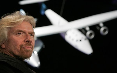 Szef firmy Virgin Galactic Richard Branson obiecuje, że będzie woził turystów na ziemską orbitę