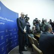 Konferencja prasowa NPW. Płk Zbigniew Rzepa (pierwszy z lewej)