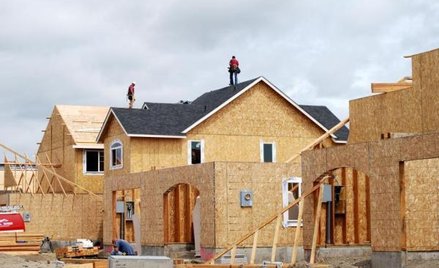 Firma po zakupie odliczy 23 proc. VAT, a wystawiając fakturę za kompleksową usługę, w cenie której z