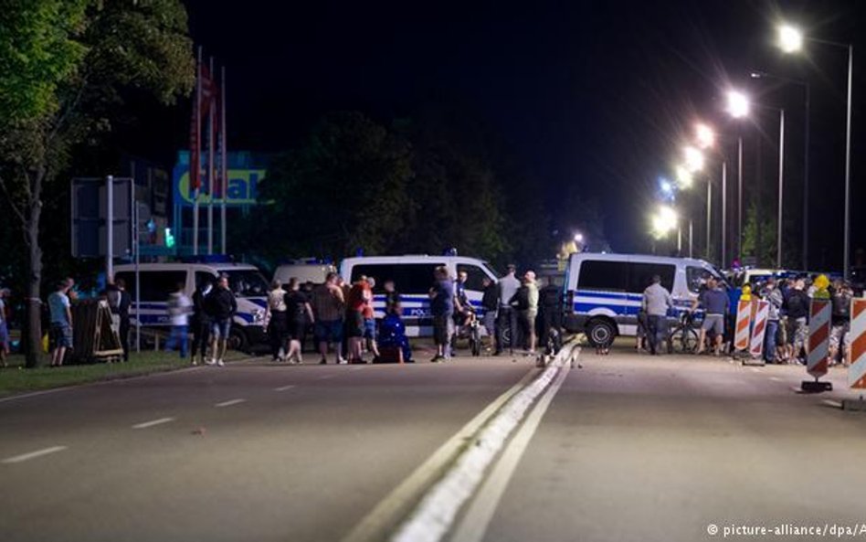 Niemcy: Ostre starcia przed schroniskiem dla uchodźców