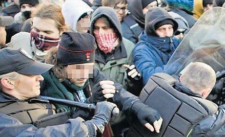 Antifa chwali się napaściami